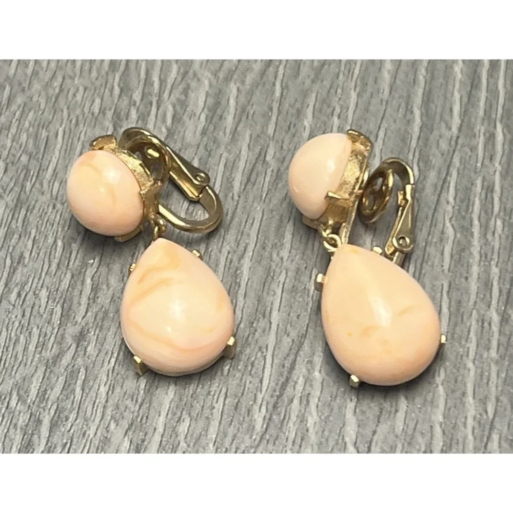 Vintage TRIFARI Peach Pink White Swirl Clip On Dangle Earrings Gold Tone